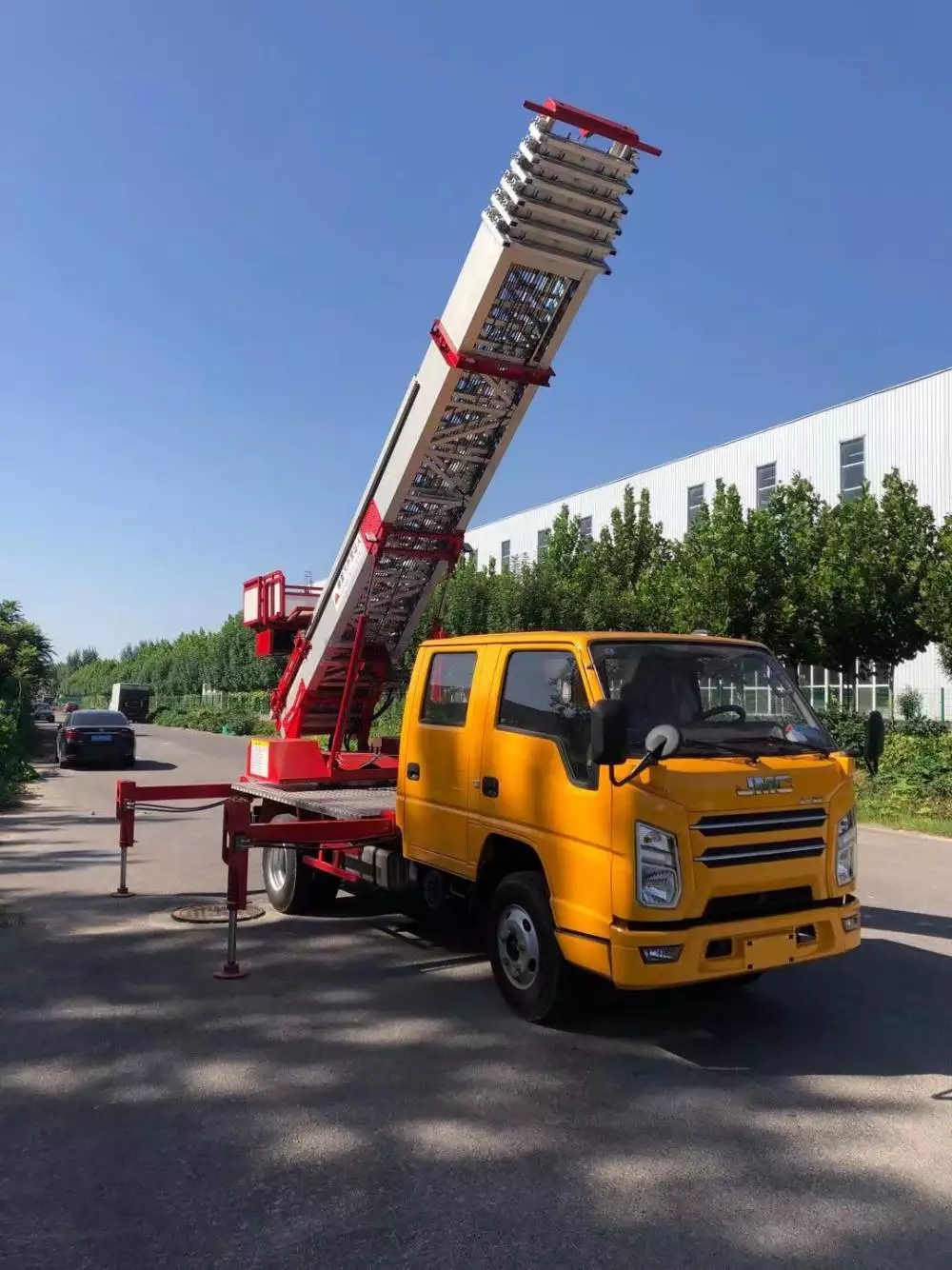 千家镇附近的云梯车出租服务：轻松解决高空作业需求