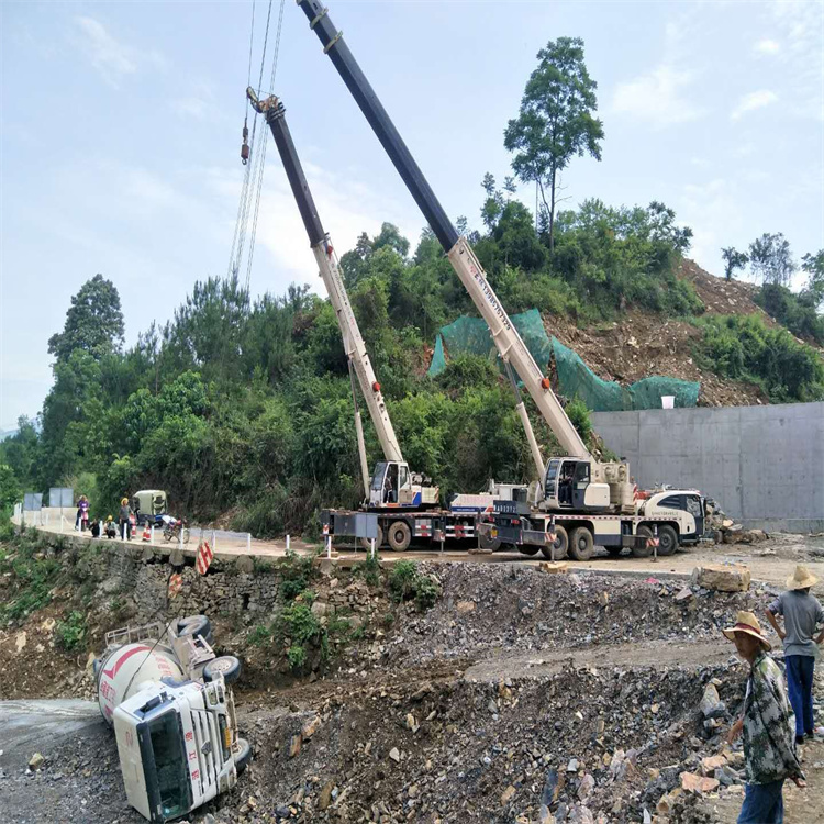 千家镇汽车掉沟里叫吊车救援要多少钱